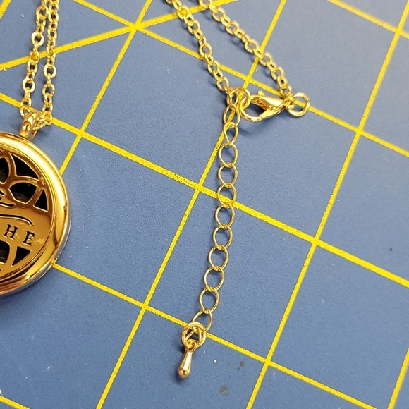 22" + 2" Gold Tone Chain Diffuser Necklace - Picture 6 of 7